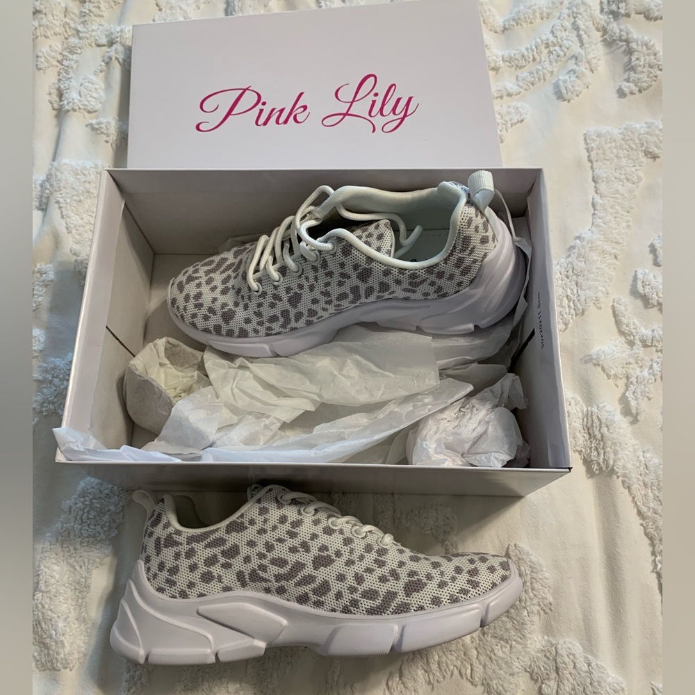 Pink Lily Women’s Casual Athletic Shoes. Size 6.